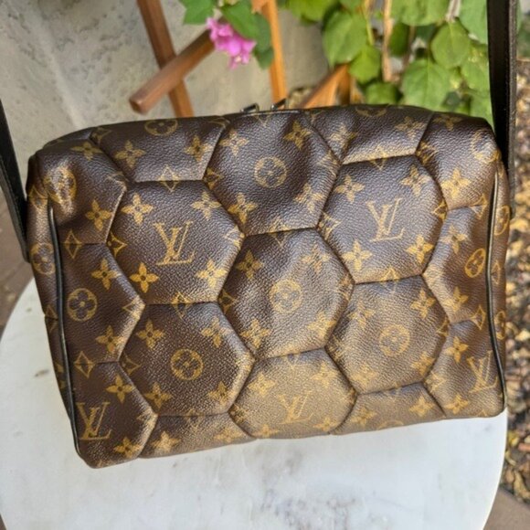Louis Vuitton Macassar Hexagon Neo Trocadero Crossbody Bag - Picture 3 of 15